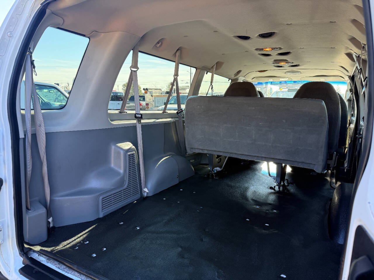 Used 2005 Ford E-350 and Econoline 350 XL RWD image 11