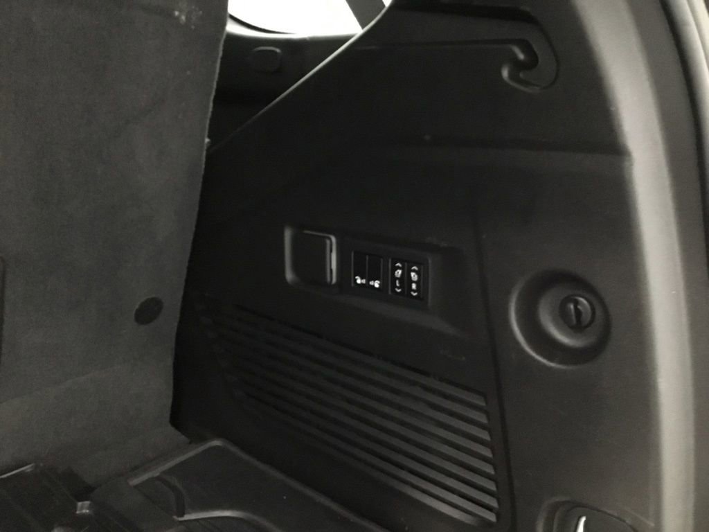 Used 2021 GMC Yukon Denali w/ Denali Premium Package image 41