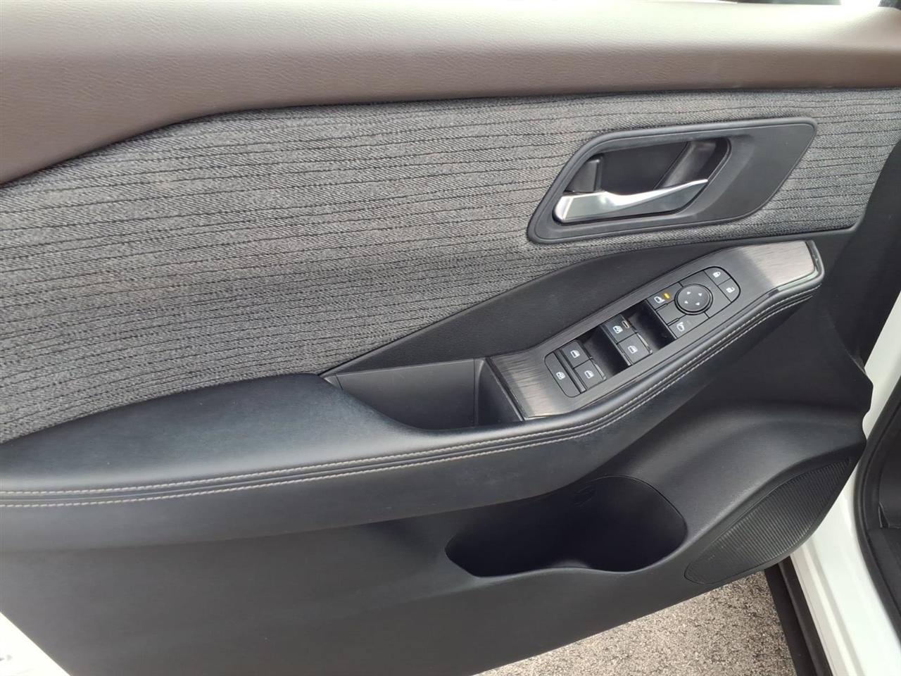 Used 2023 Nissan Rogue SV AWD/4WD image 6