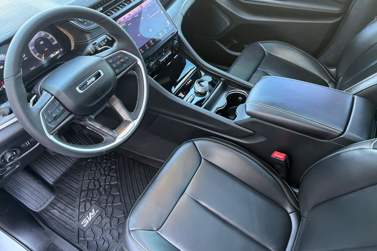 Used 2025 Jeep Grand Cherokee Limited w/ Black Appearance Package AWD/4WD image 11