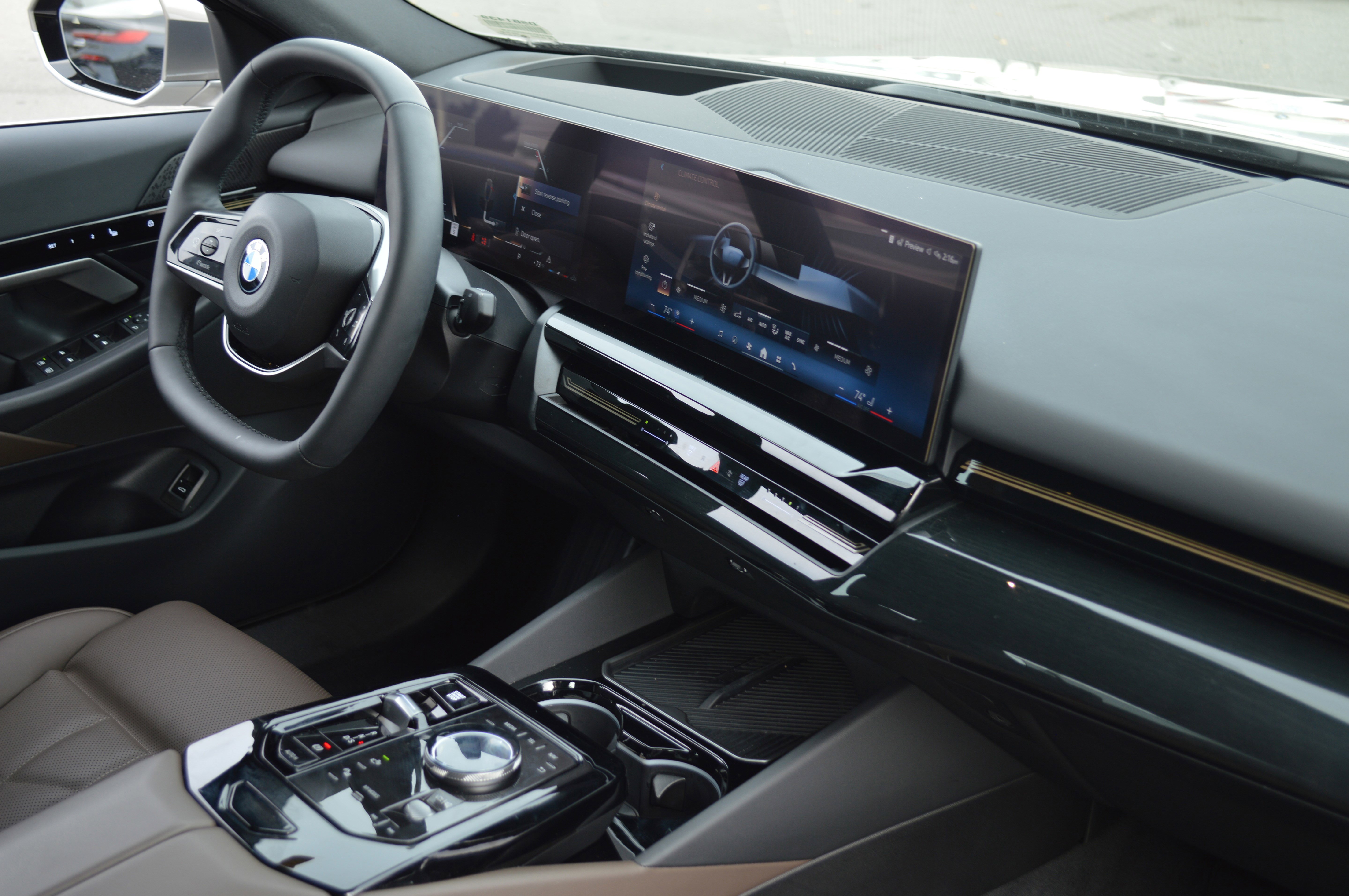 Used 2025 BMW 530i xDrive w/ Premium Package image 37