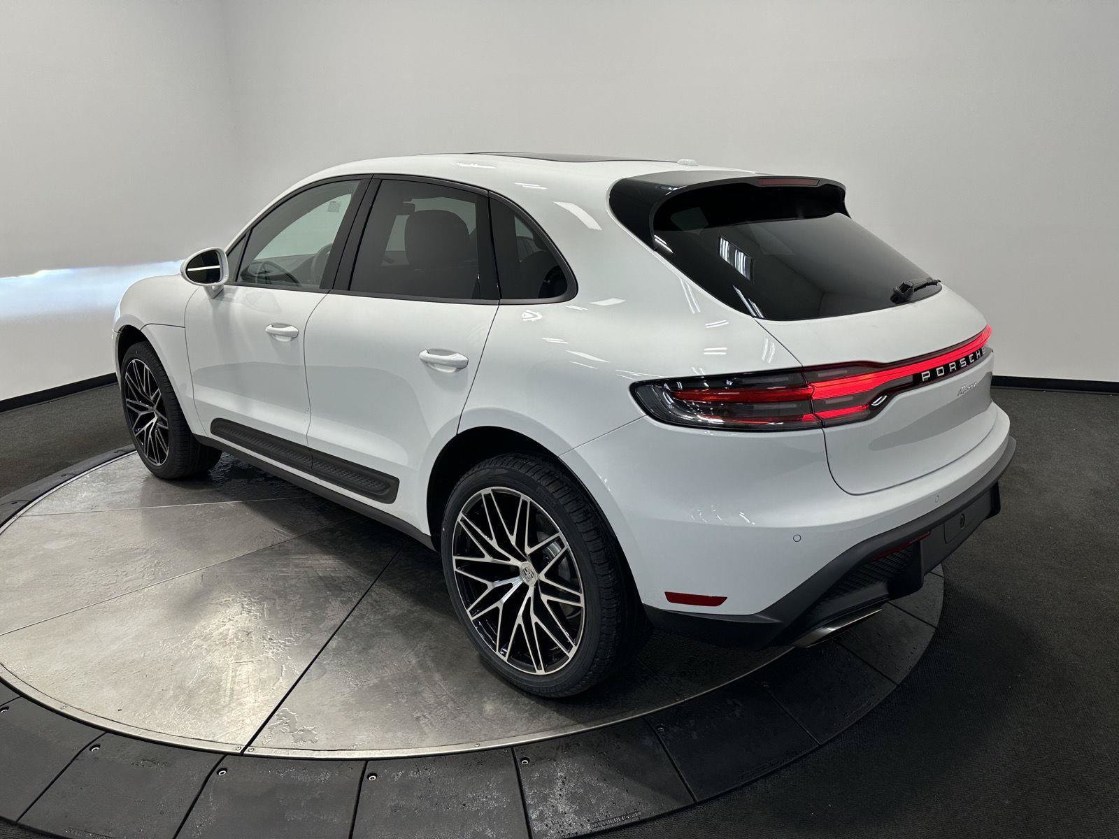 New 2026 Porsche Macan AWD/4WD image 3