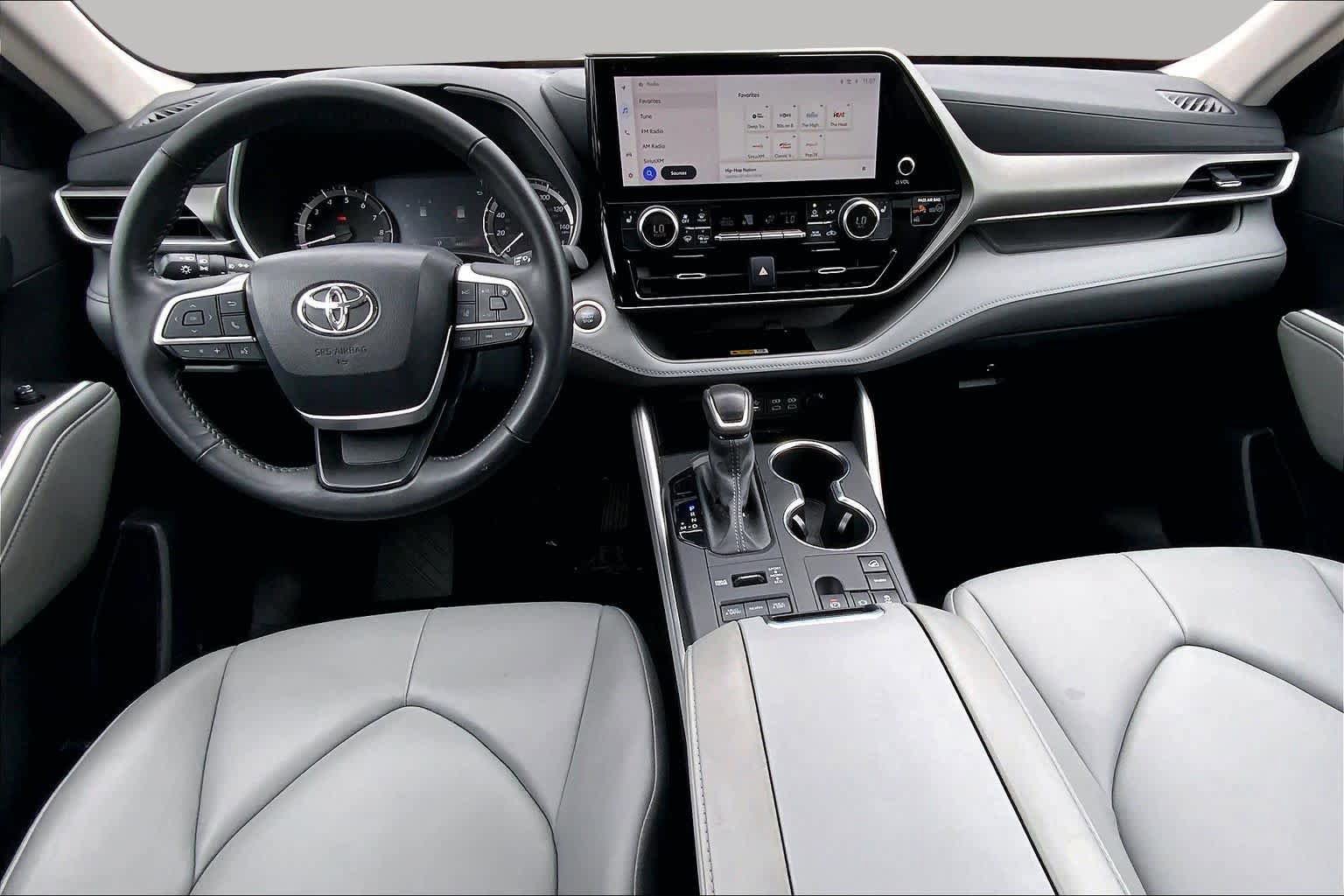 Used 2024 Toyota Highlander XLE AWD/4WD image 15