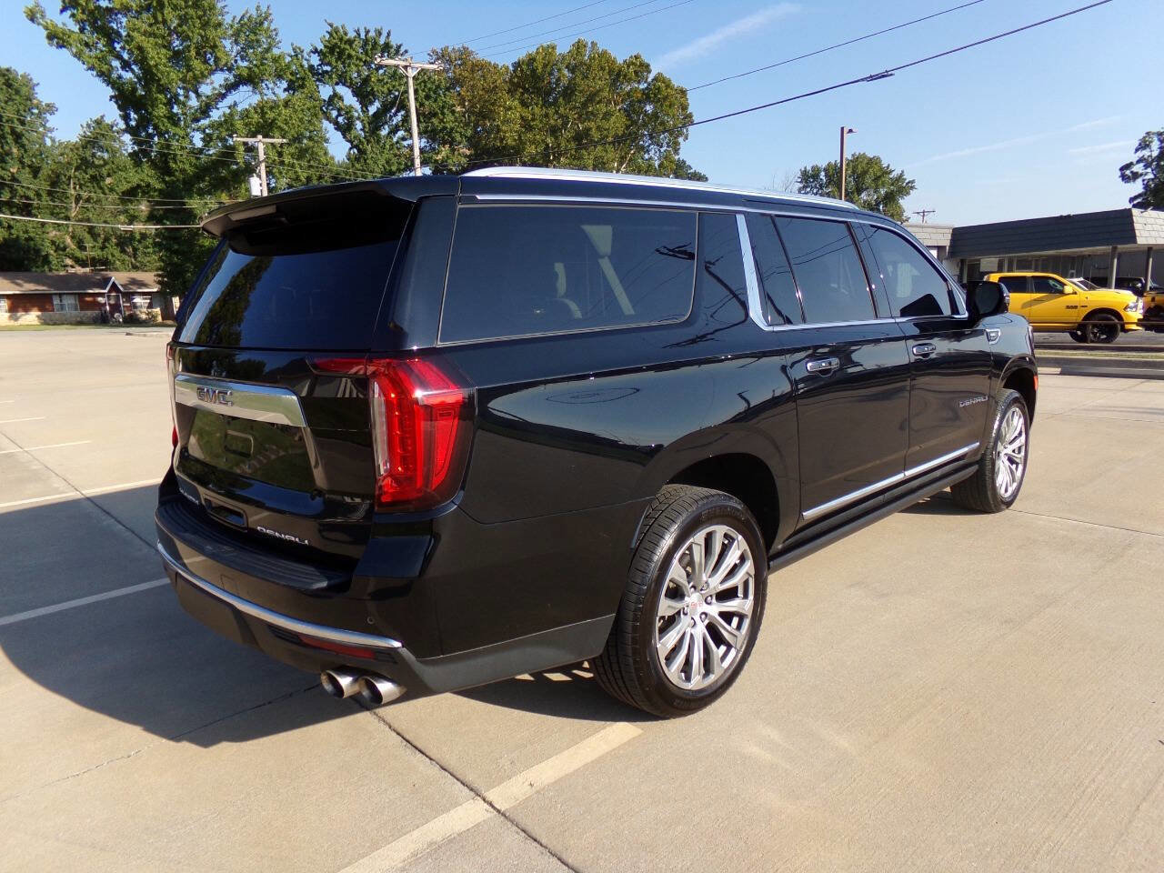 Used 2021 GMC Yukon XL Denali w/ Denali Premium Package image 39