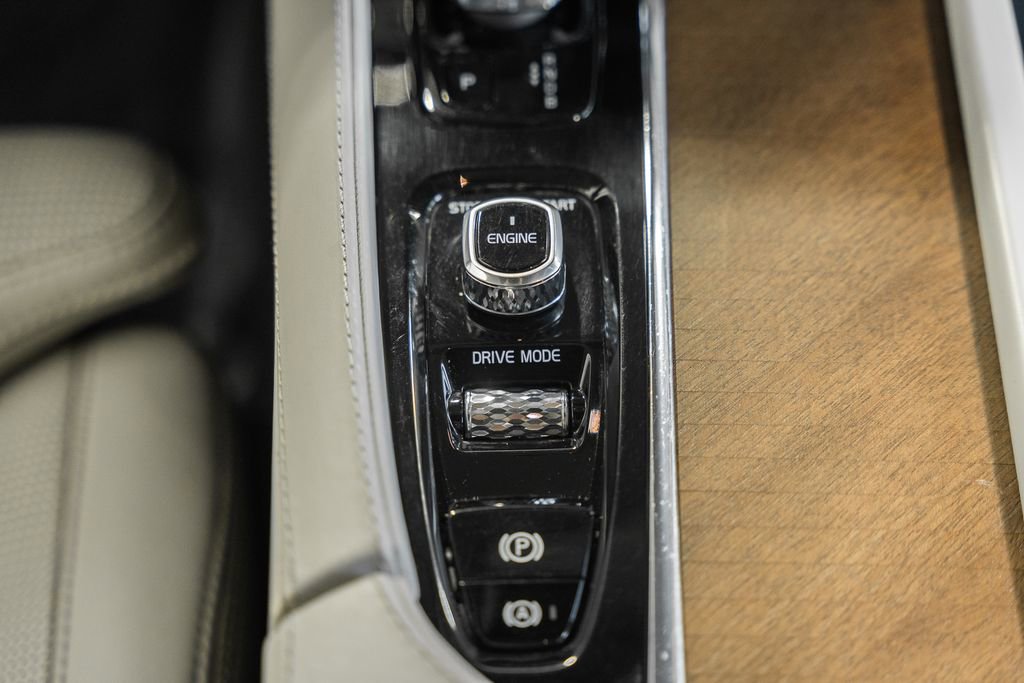 Used 2017 Volvo XC90 T8 Inscription w/ Luxury Package AWD/4WD image 26