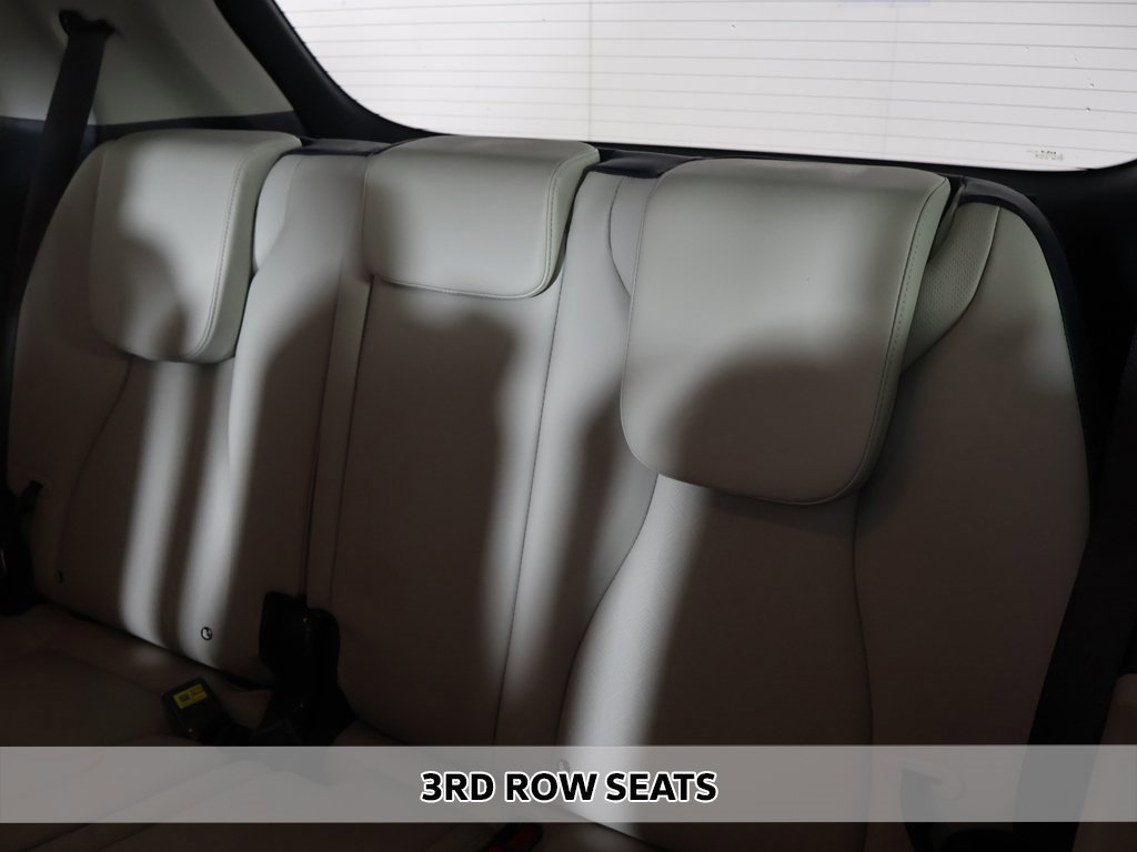 Used 2025 Kia Carnival EX image 8