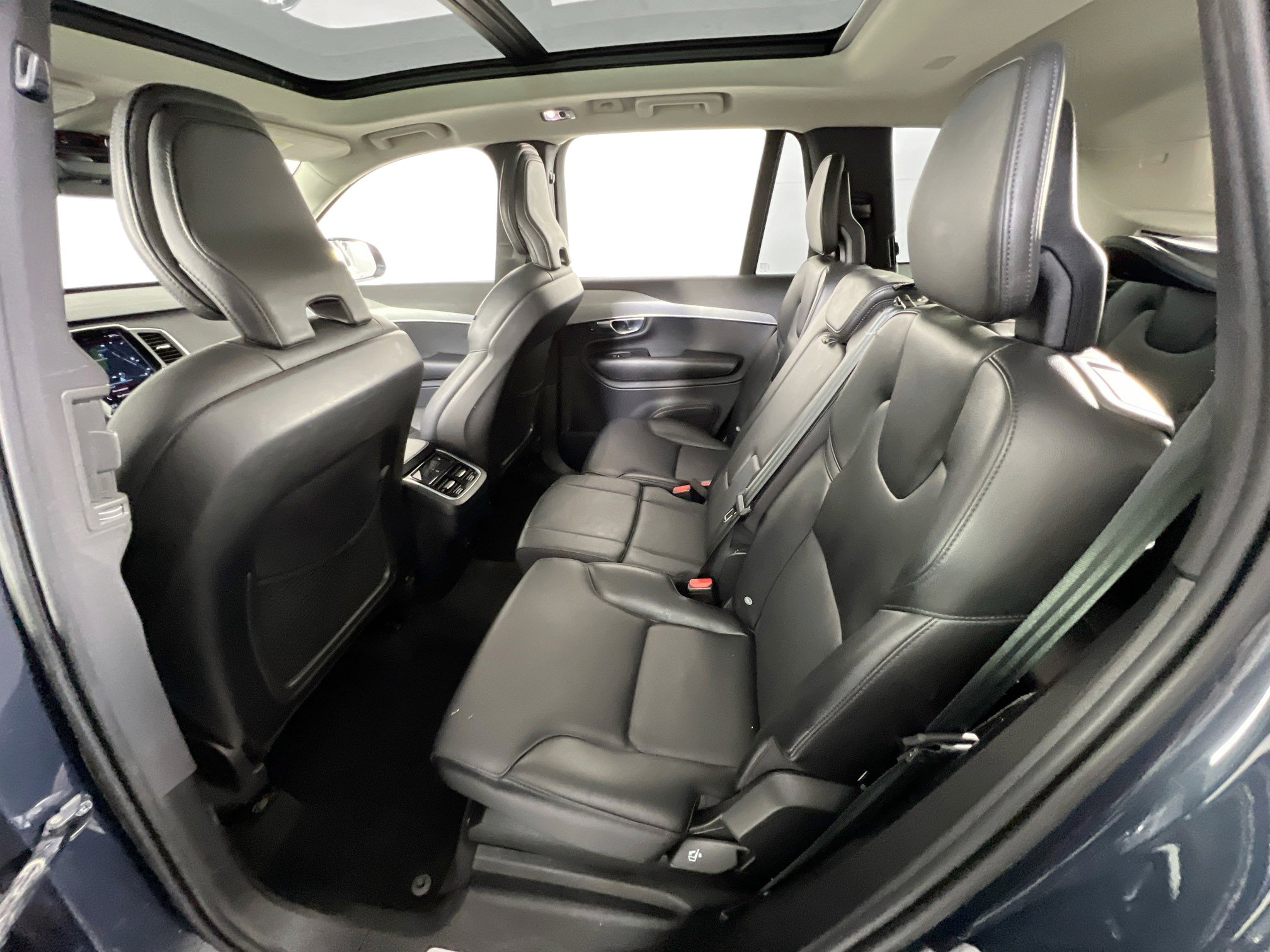 Used 2022 Volvo XC90 T5 Momentum w/ Climate Package image 23