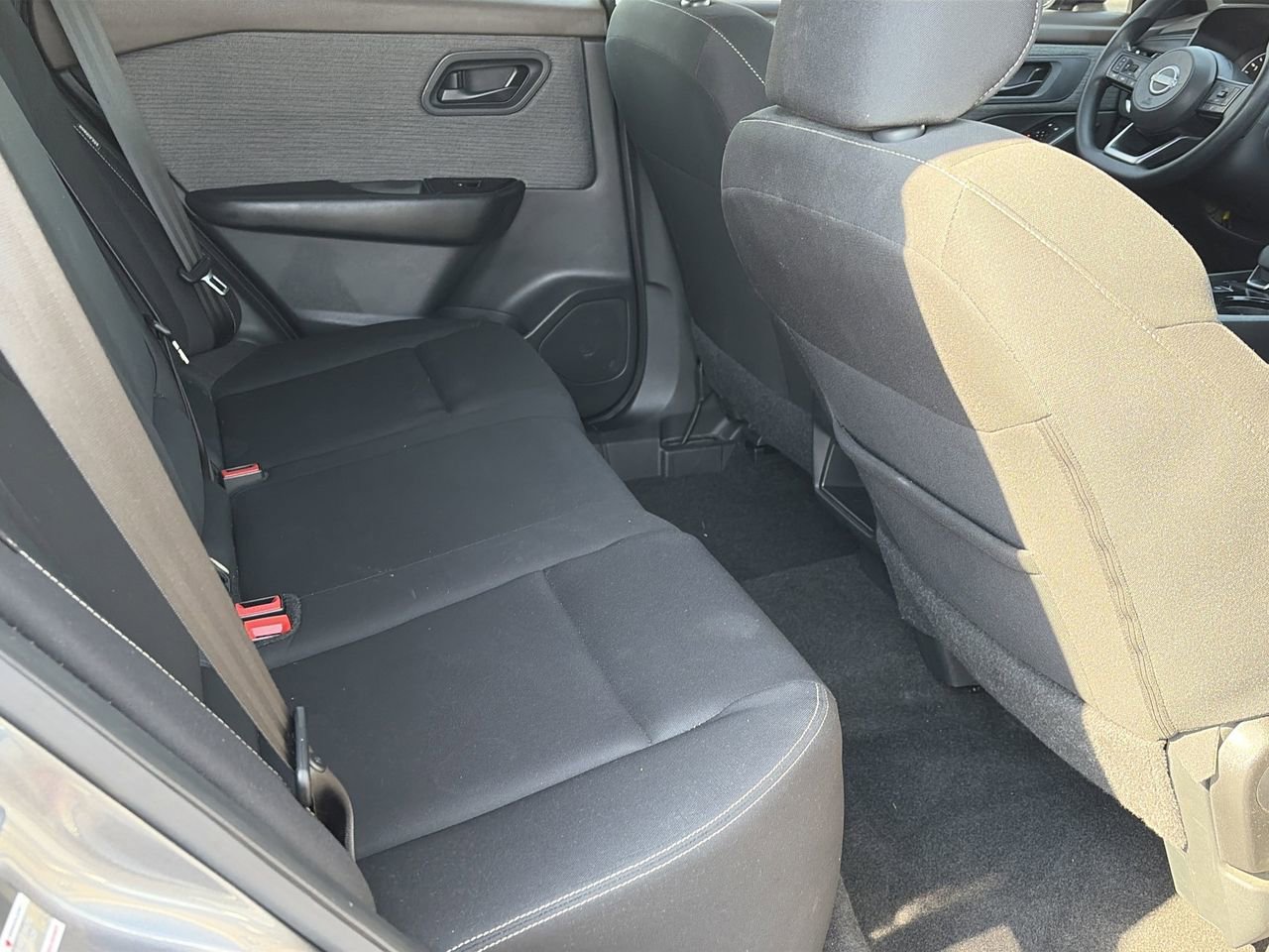 Used 2023 Nissan Rogue S image 28