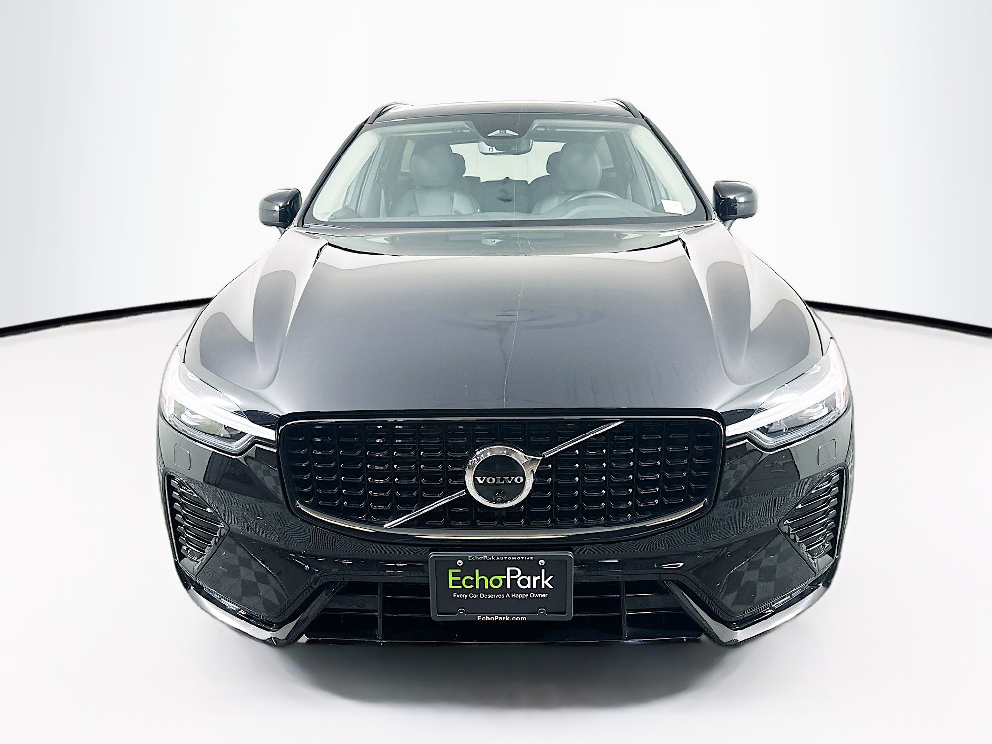Used 2025 Volvo XC60 B5 Plus w/ Climate Package image 2