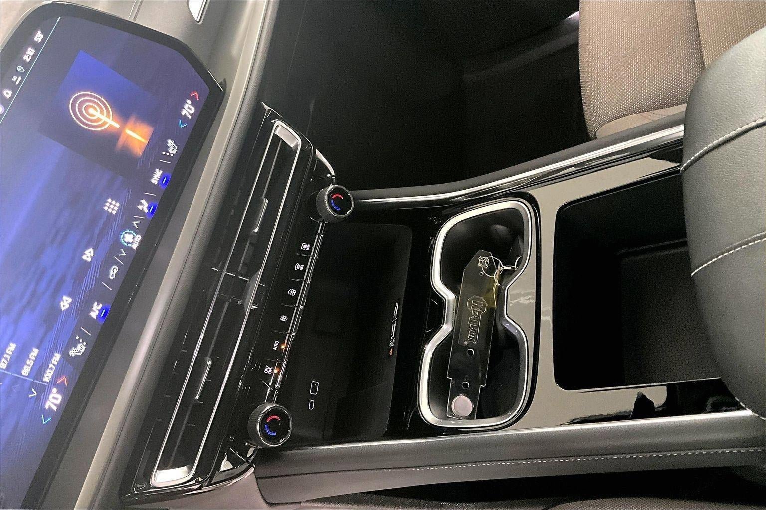 Used 2025 Chevrolet Traverse LT image 18