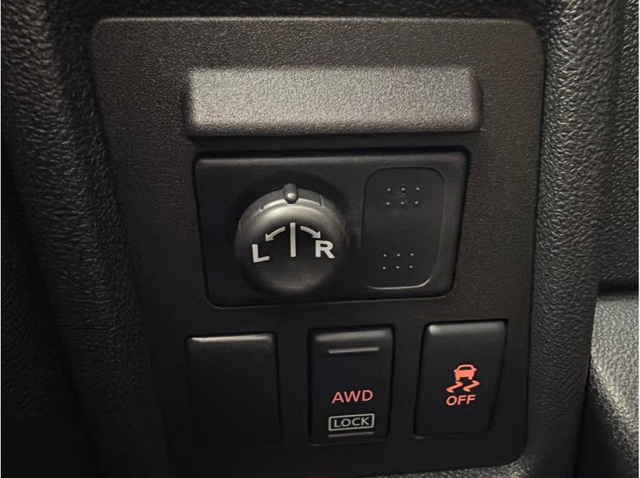 Used 2013 Nissan Rogue SV w/ Premium Pkg AWD/4WD image 23