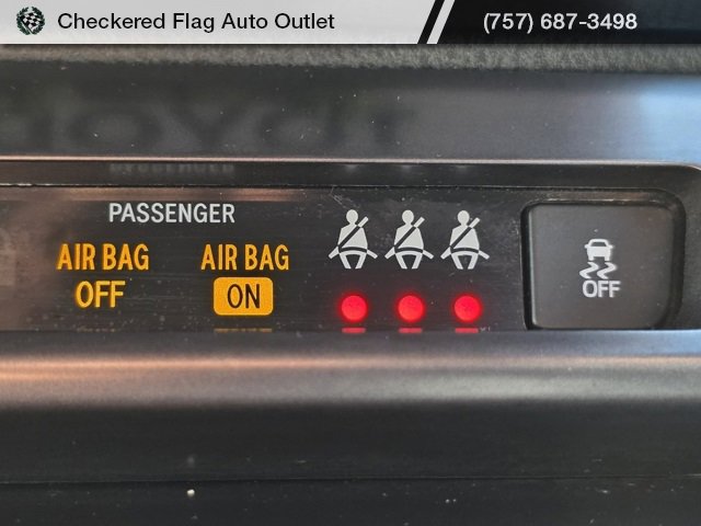 Used 2018 Toyota RAV4 SE image 33