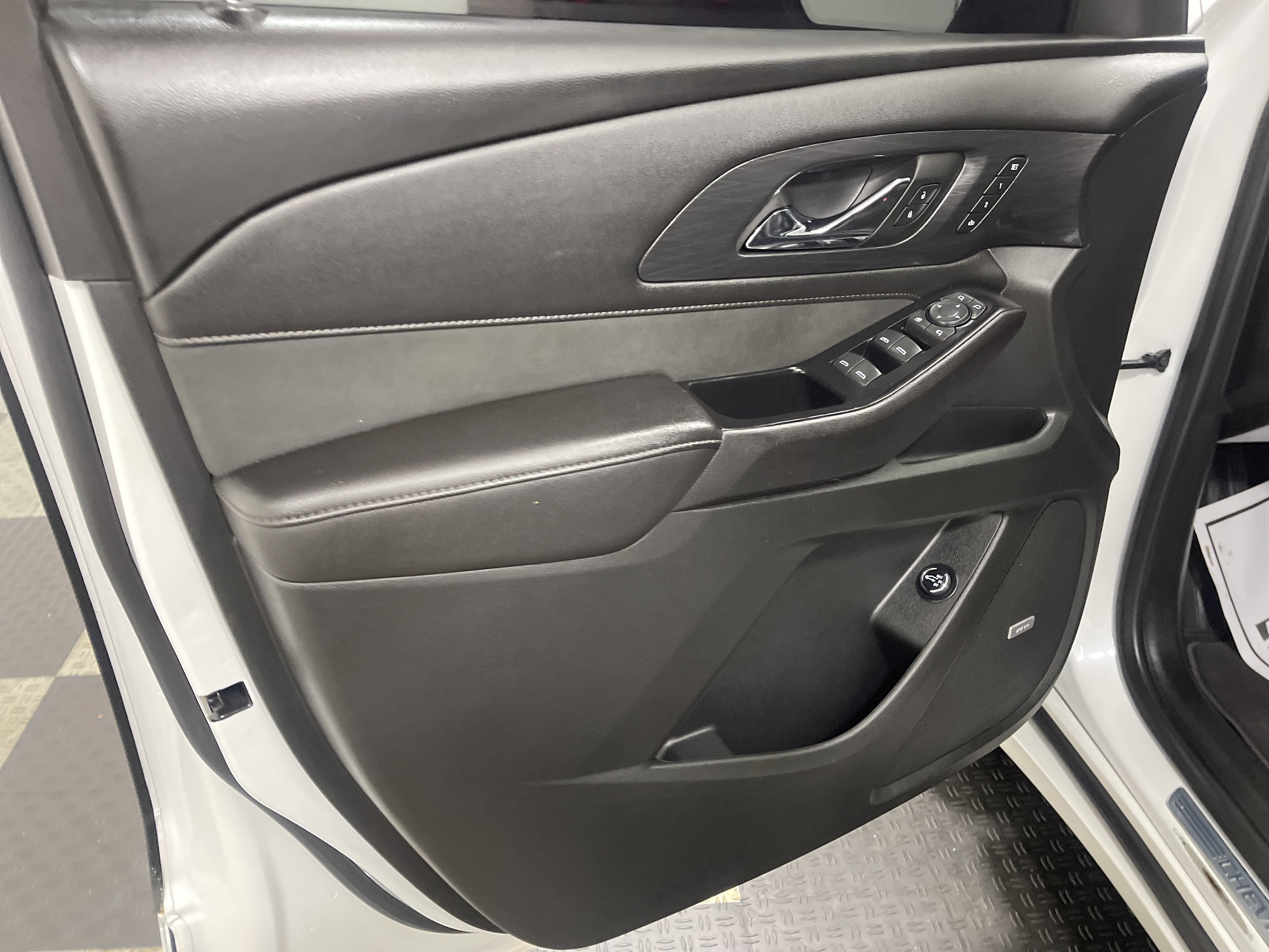 Used 2023 Chevrolet Traverse High Country image 10