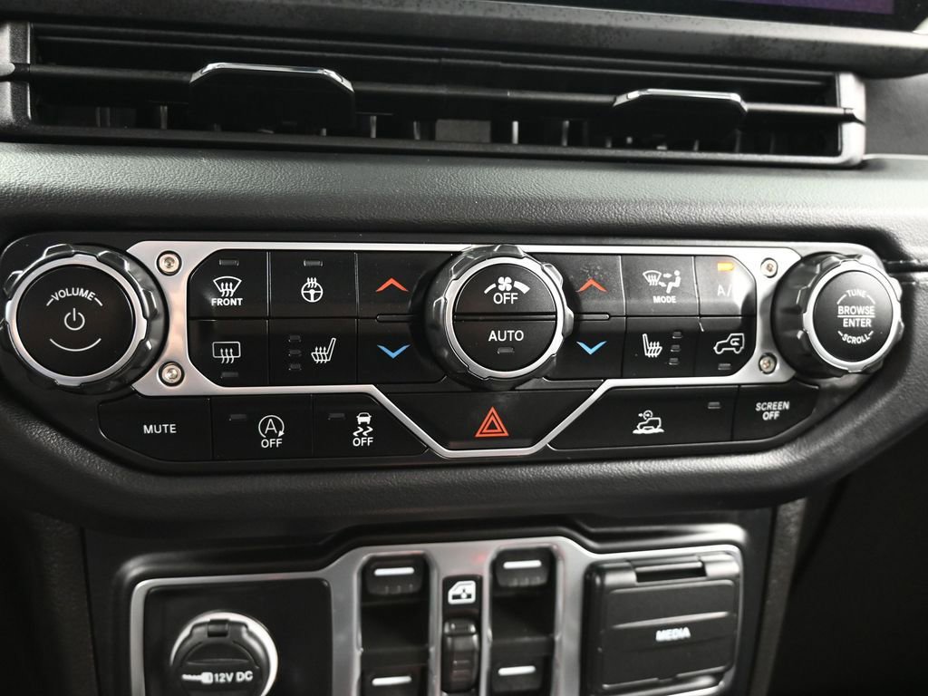 Used 2024 Jeep Gladiator Sport w/ Premium Package image 23