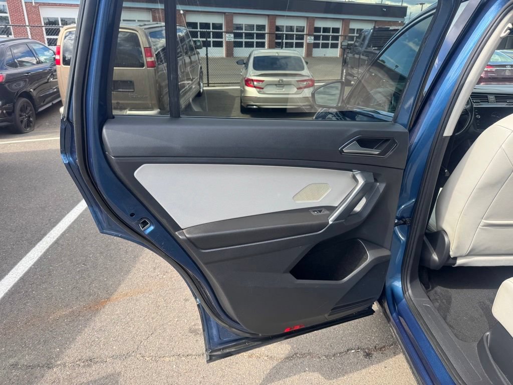 Used 2018 Volkswagen Tiguan SE w/ Panoramic Sunroof Package AWD/4WD image 25