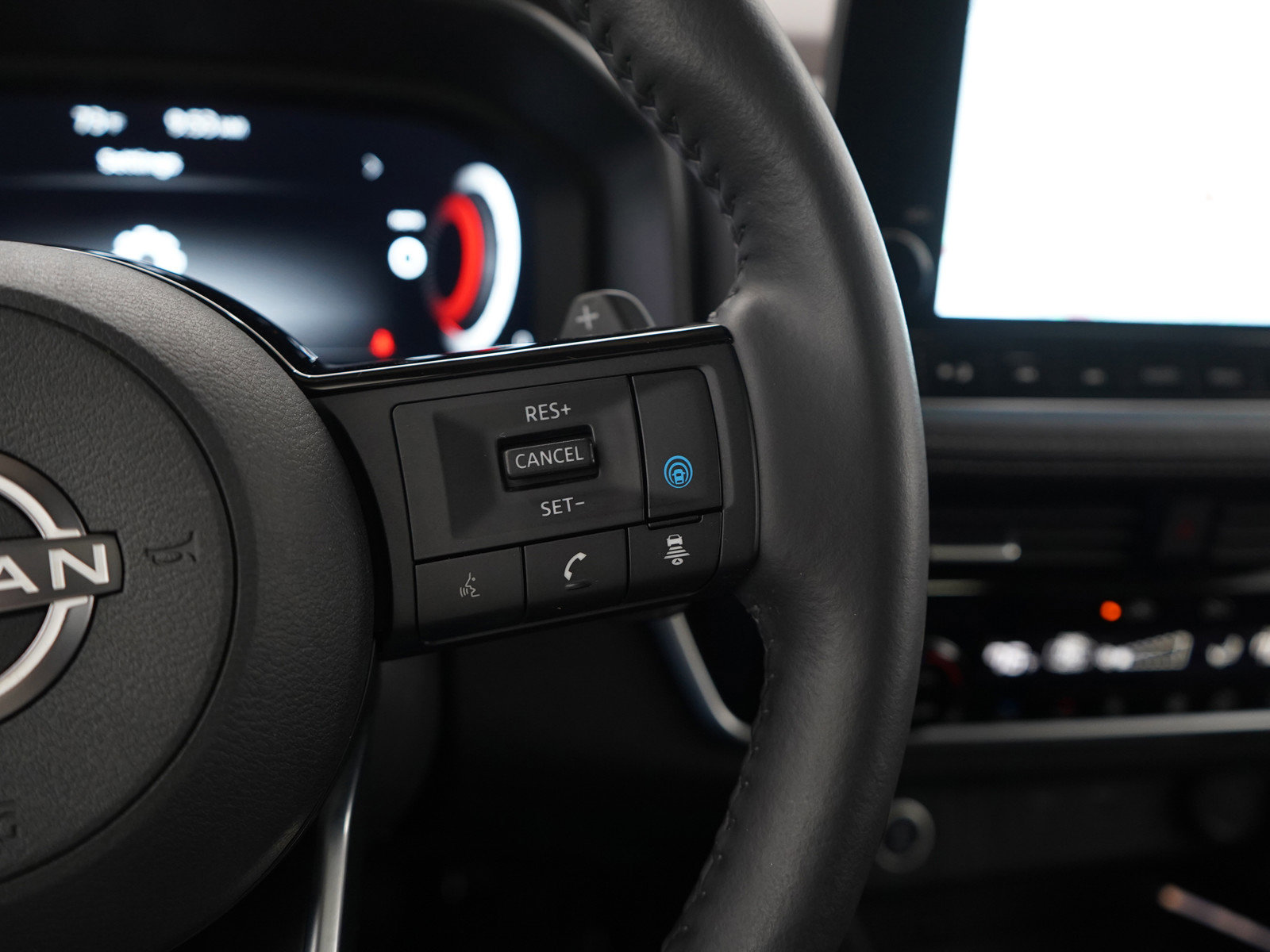 Used 2022 Nissan Rogue Platinum w/ Head-Up Display Package image 25