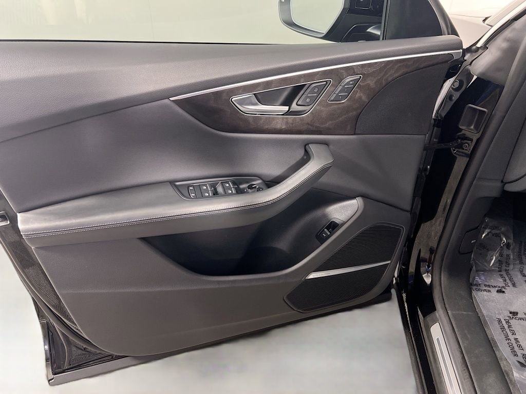 Used 2022 Audi Q8 Prestige w/ Prestige Package image 17