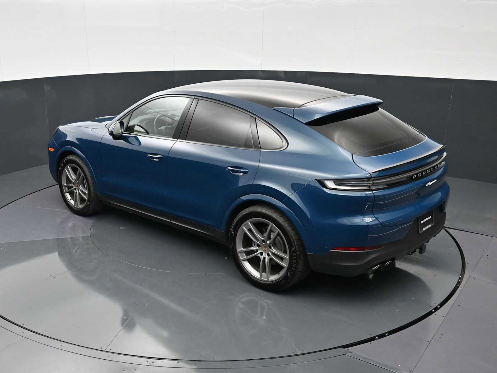 Certified 2025 Porsche Cayenne Coupe AWD/4WD image 31