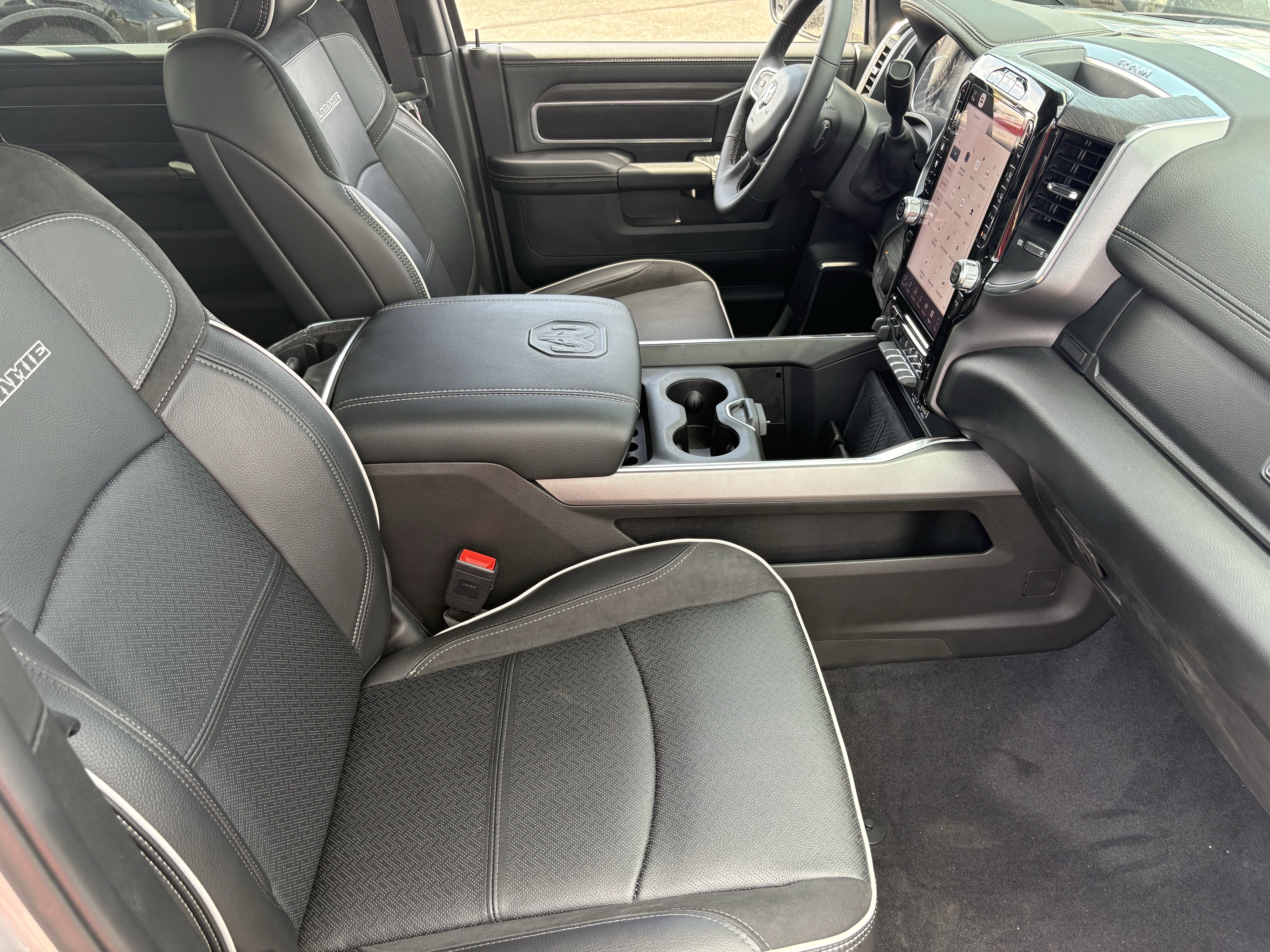 New 2026 RAM 2500 Laramie w/ Towing Technology Group AWD/4WD image 8
