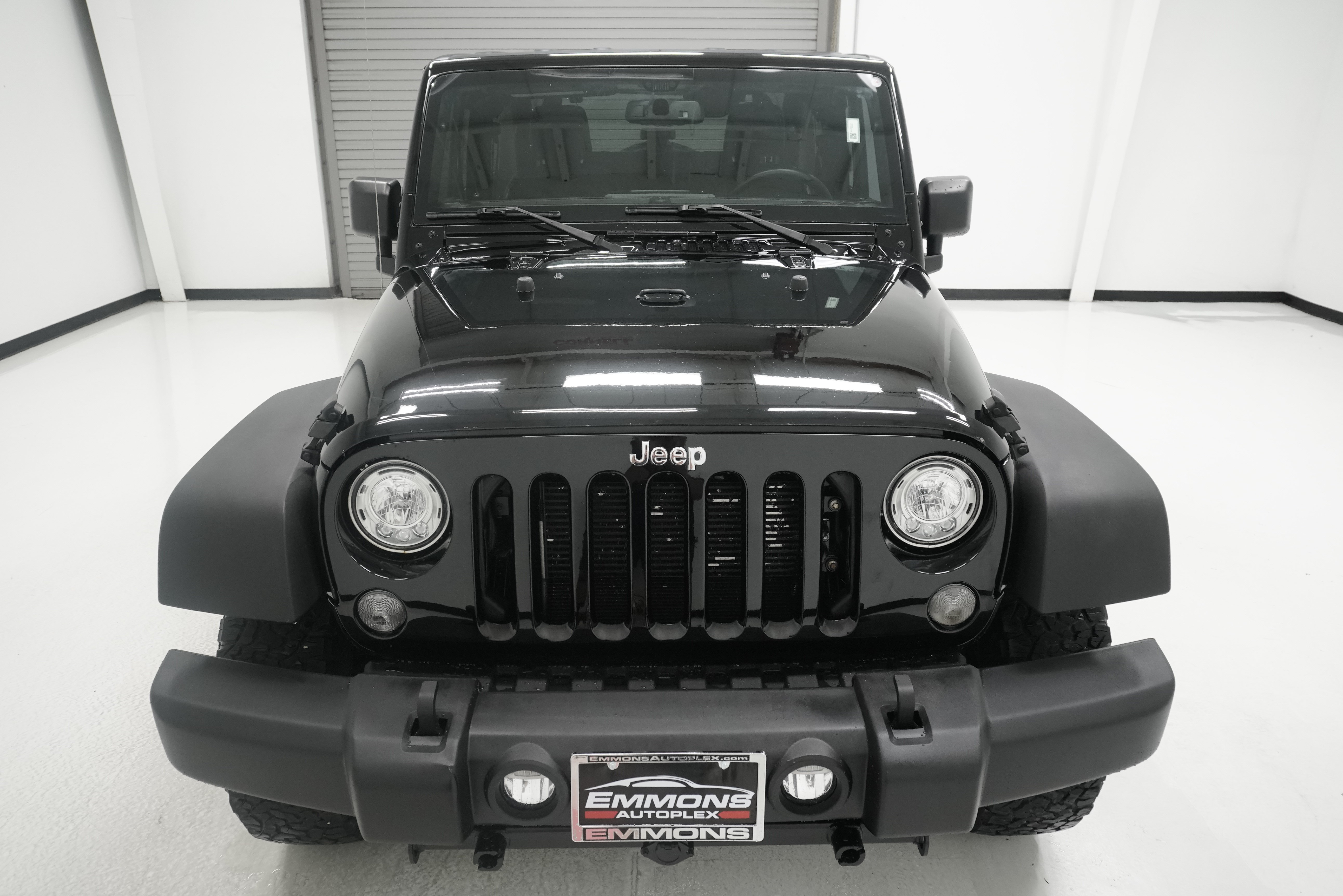 Used 2017 Jeep Wrangler Rubicon w/ Power Convenience Group AWD/4WD image 2