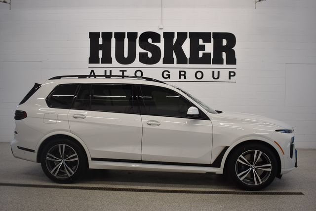 Used 2024 BMW X7 xDrive40i w/ M Sport Package AWD/4WD image 2