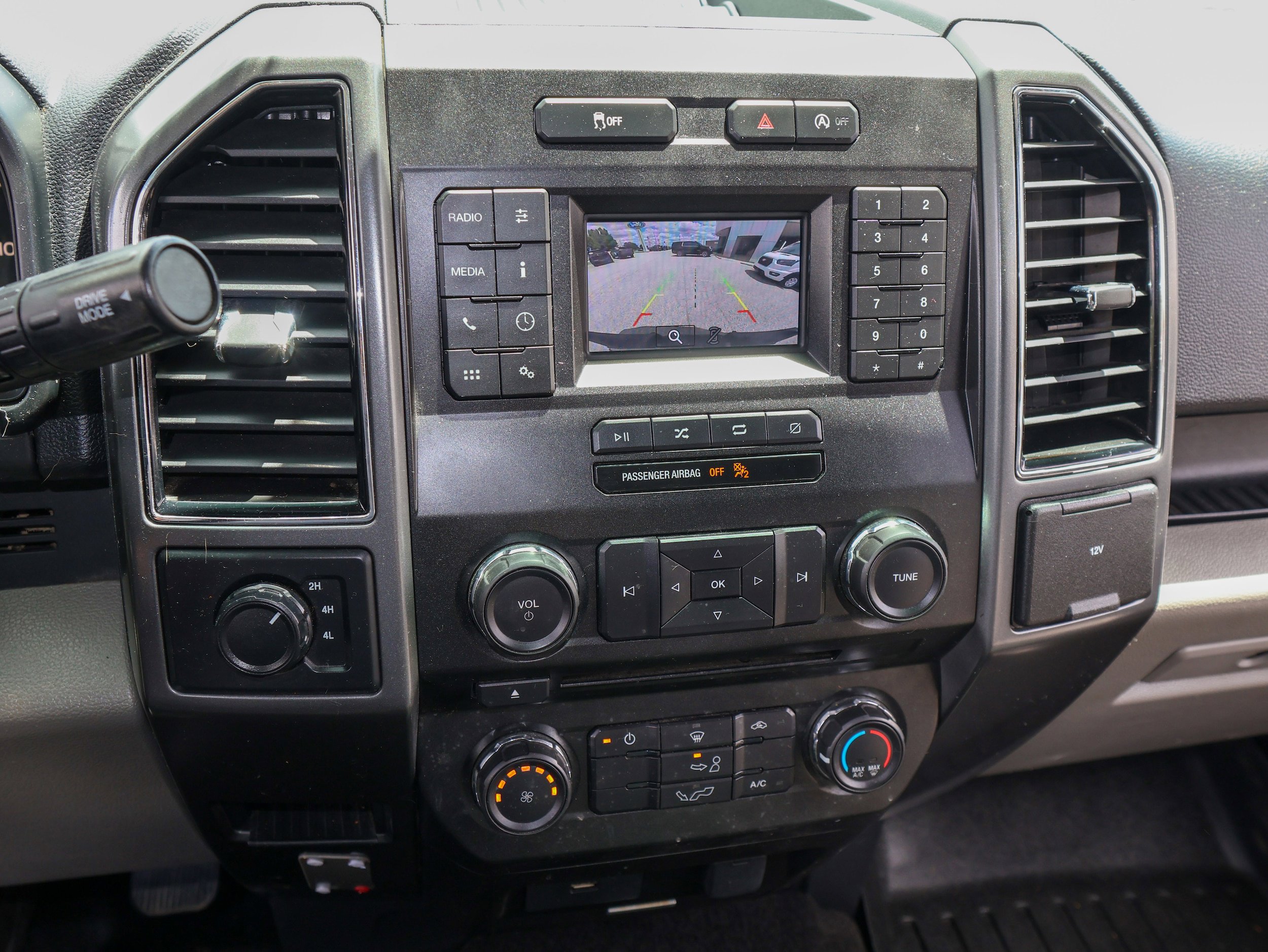 Used 2018 Ford F150 XLT AWD/4WD image 19