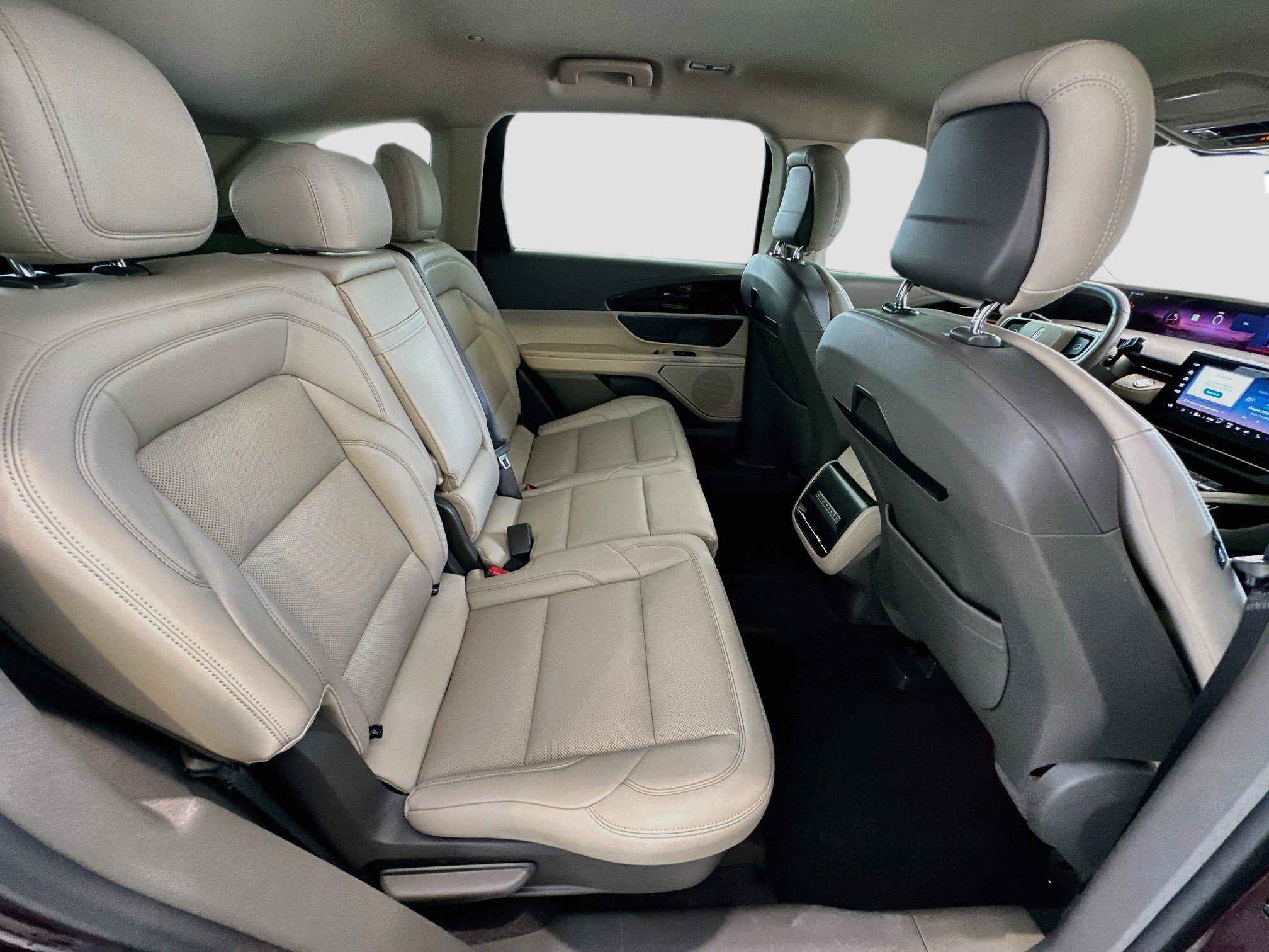 Used 2024 Lincoln Nautilus Premier AWD/4WD image 24