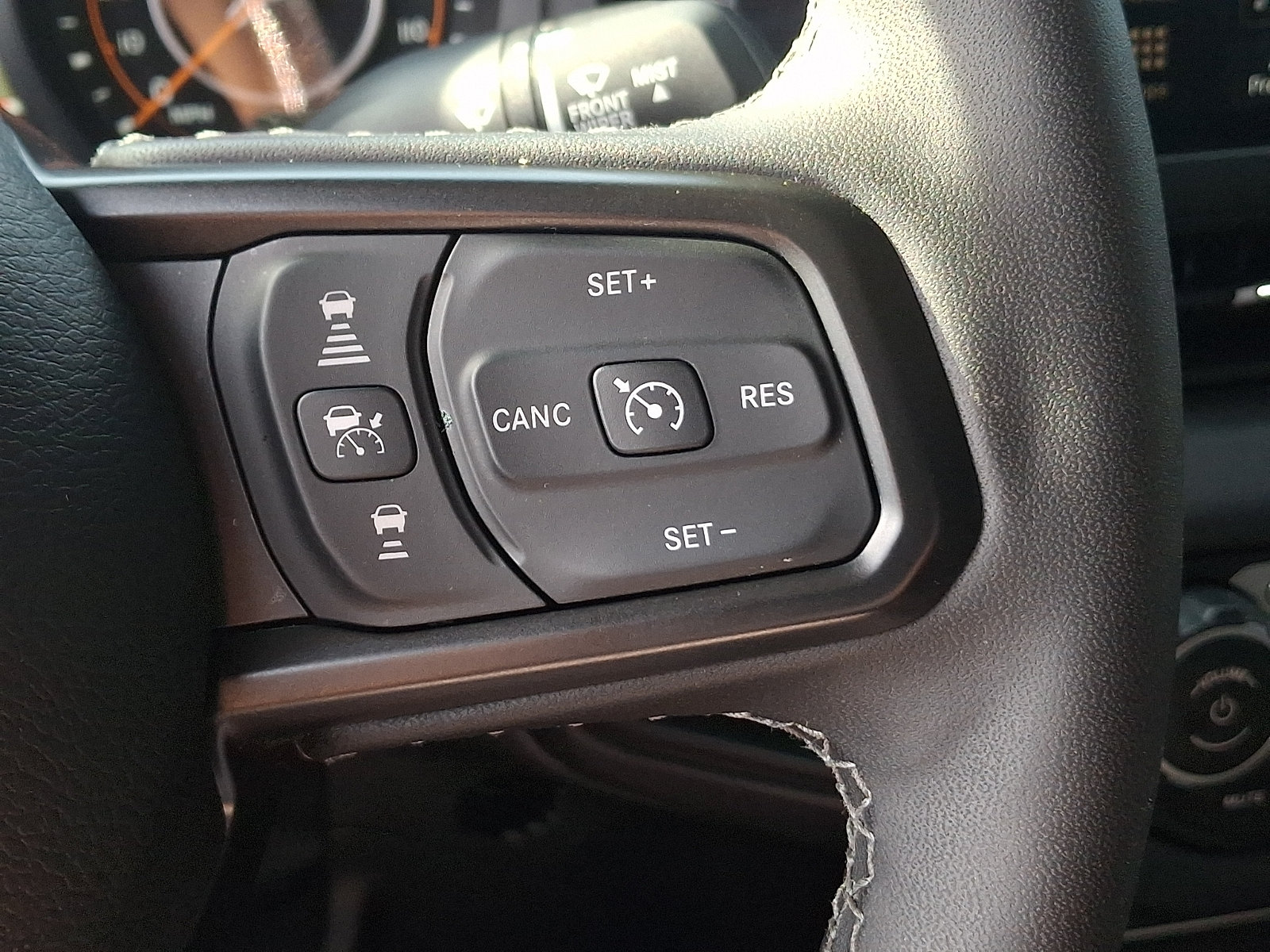 Used 2025 Jeep Gladiator Mojave w/ Safety Group AWD/4WD image 22