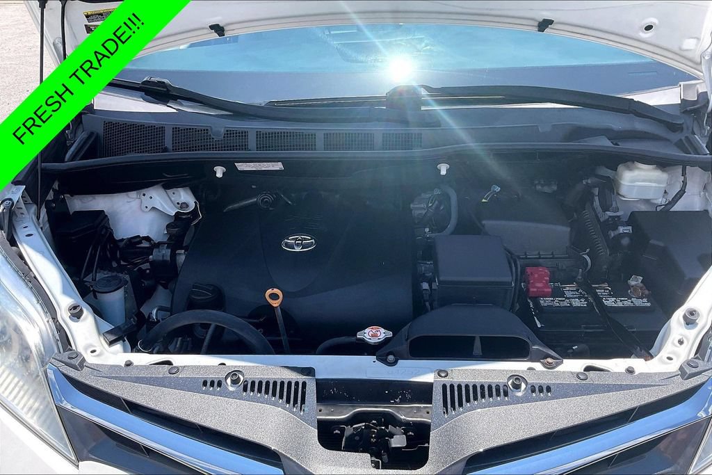 Used 2020 Toyota Sienna XLE Premium AWD/4WD image 30