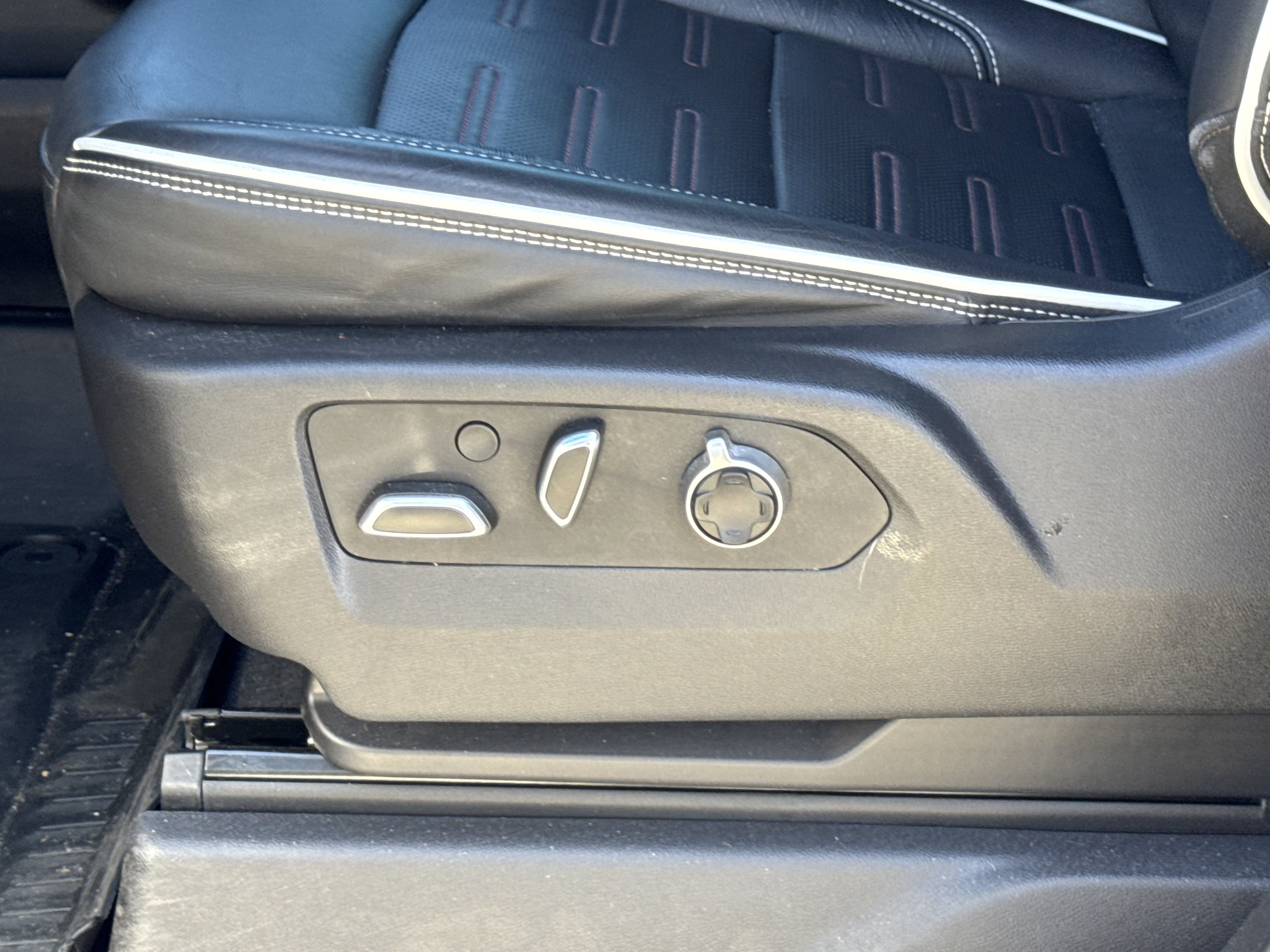 Used 2024 GMC Sierra 1500 AT4X image 16