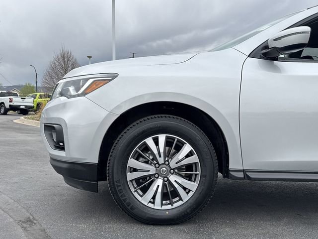 Used 2017 Nissan Pathfinder SV image 29