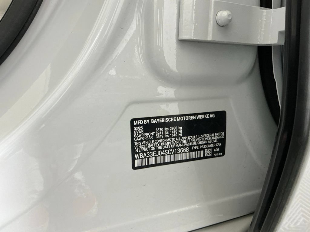 Certified 2025 BMW 760i xDrive w/ Luxury Rear Seating Package AWD/4WD image 33