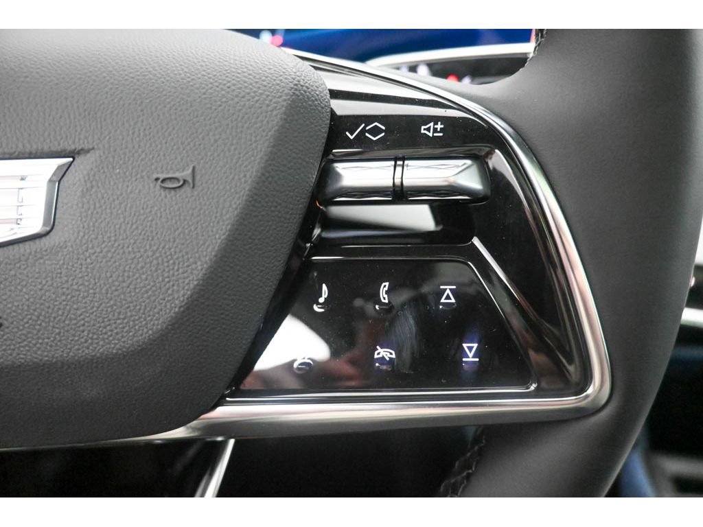 New 2026 Cadillac Optiq Luxury 2 image 24
