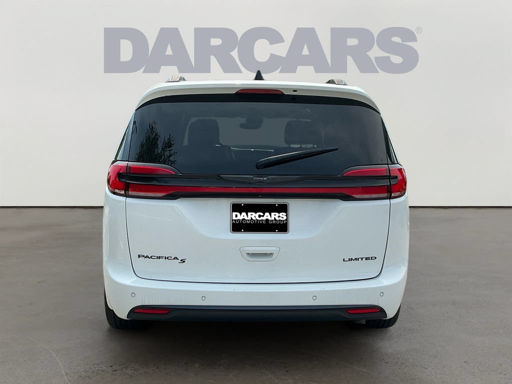 Used 2025 Chrysler Pacifica Limited FWD image 6