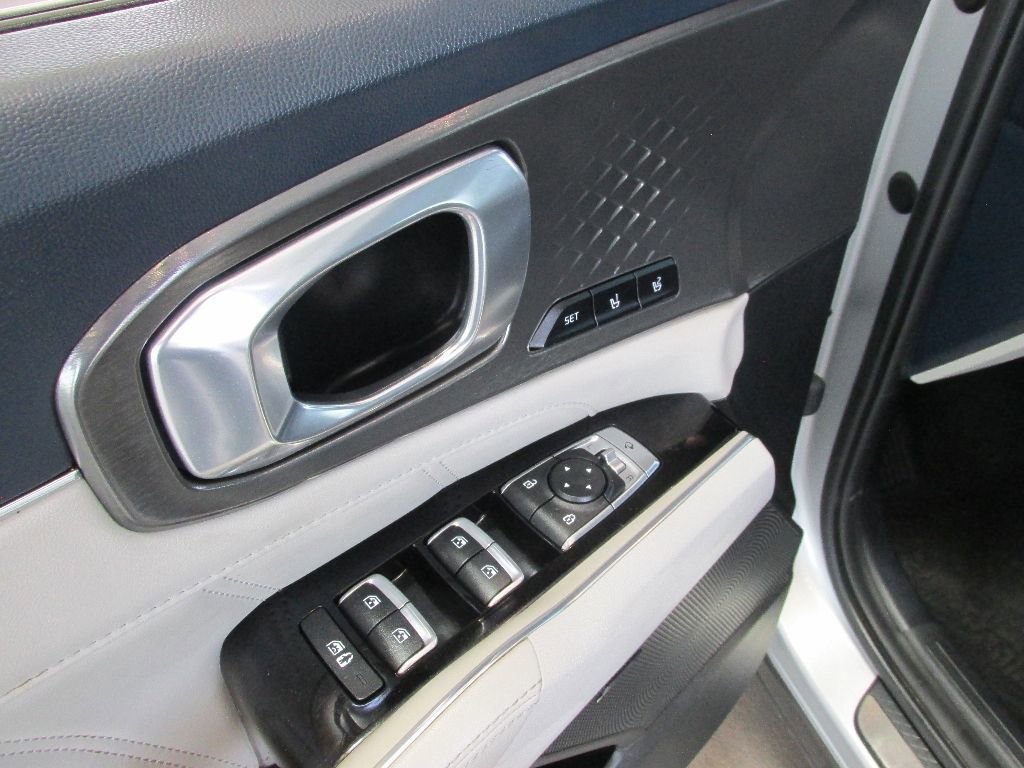 Used 2022 Kia Sorento SX Prestige w/ Panoramic Sunroof Package image 31