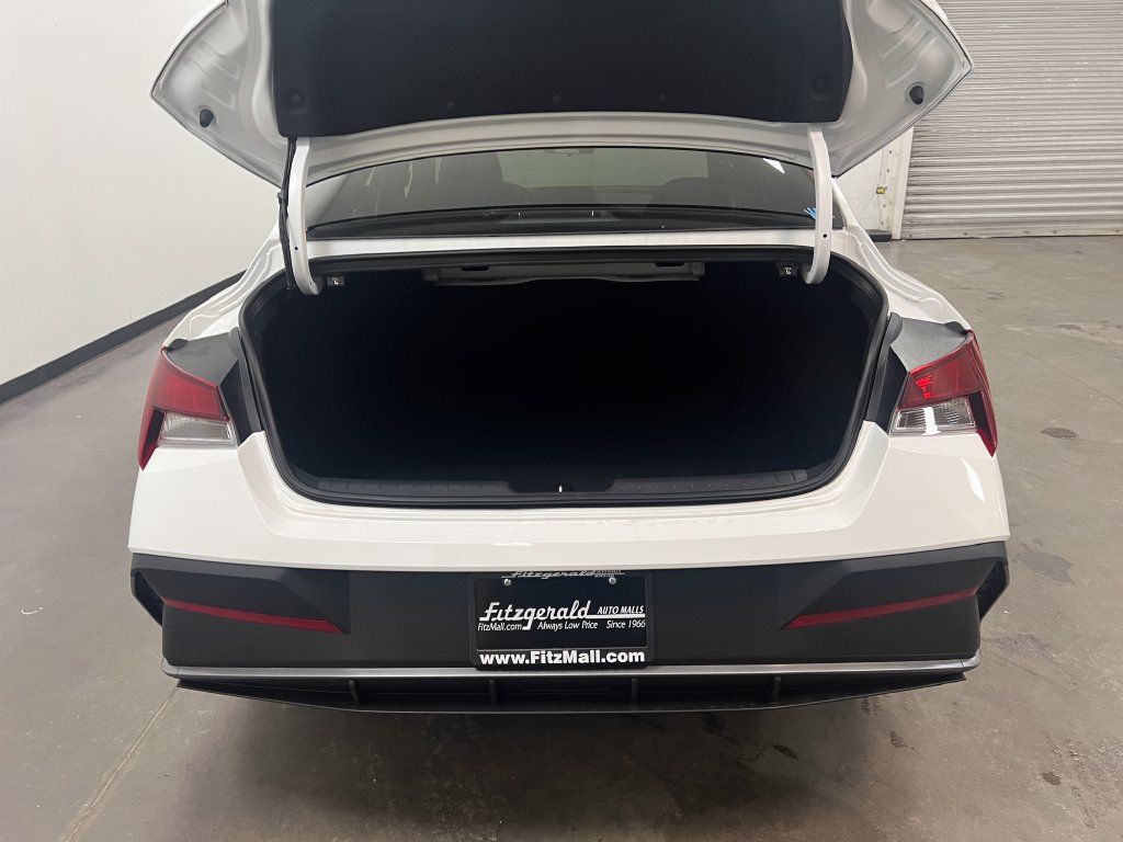 New 2026 Hyundai Elantra SE FWD image 23