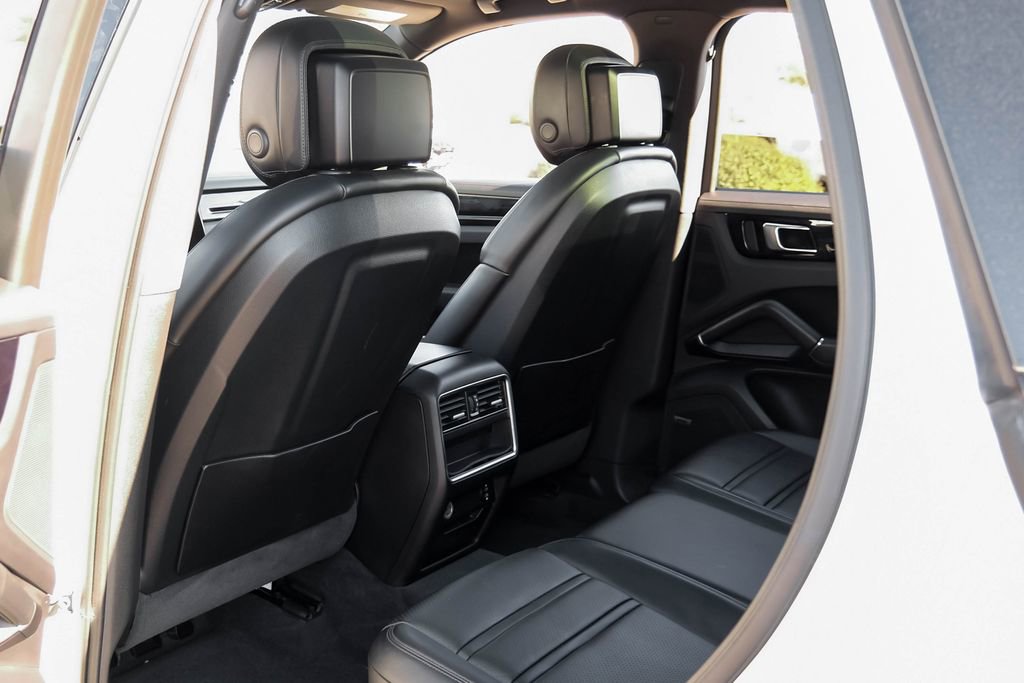 Used 2022 Porsche Cayenne AWD/4WD image 42