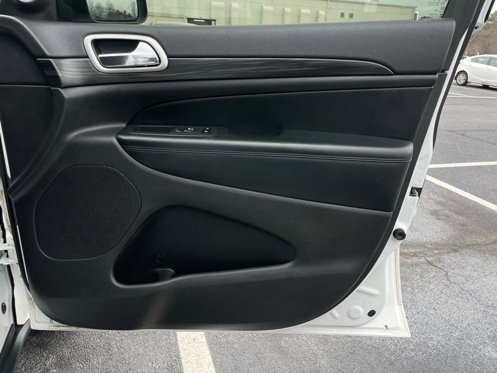 Used 2021 Jeep Grand Cherokee Laredo image 28