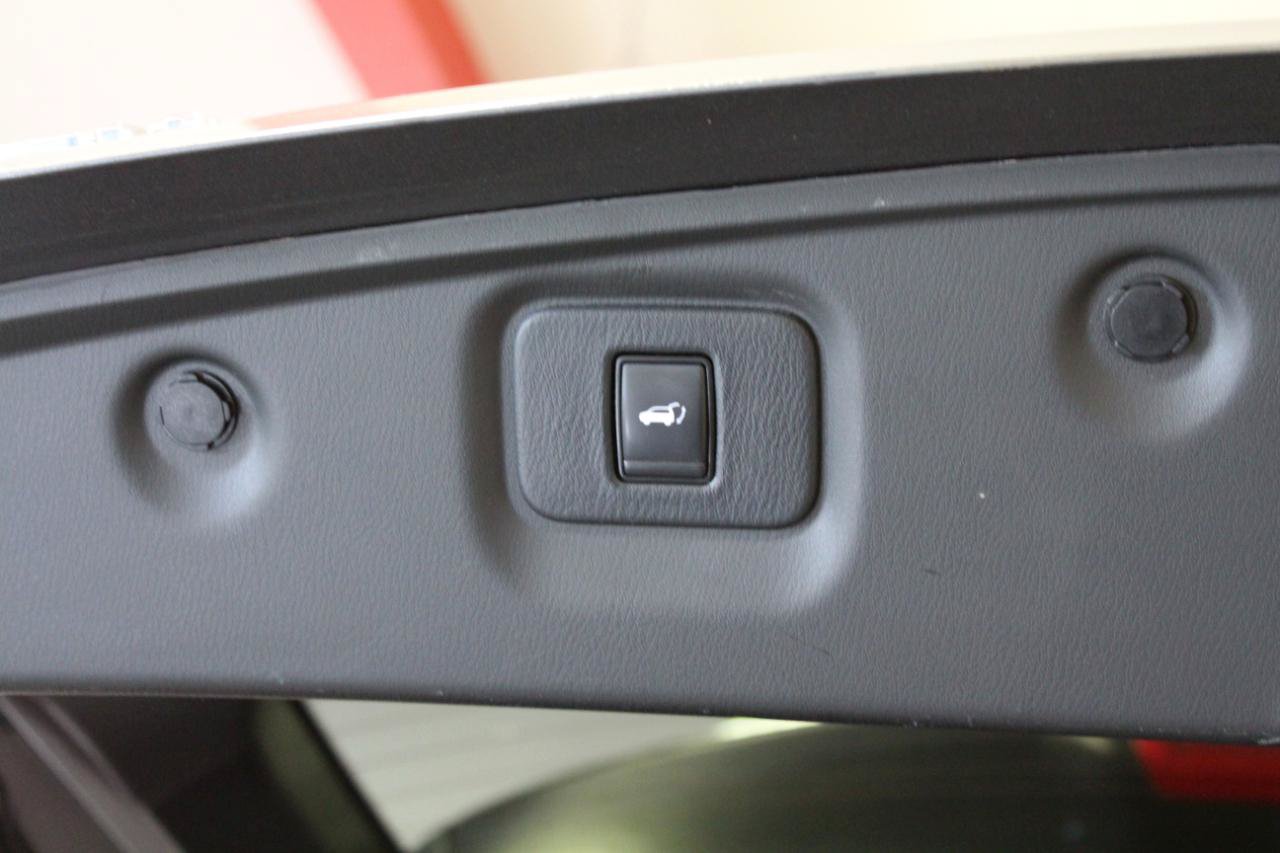 Used 2020 Nissan Pathfinder SL AWD/4WD image 31