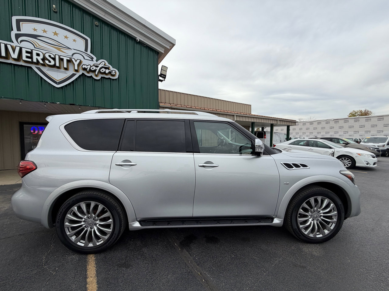 Used 2016 INFINITI QX80 Limited image 2