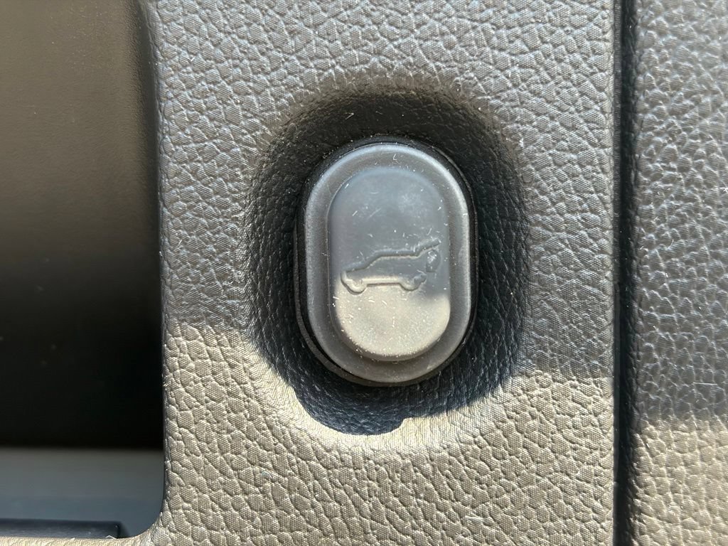 Used 2020 Cadillac Escalade Platinum AWD/4WD image 14