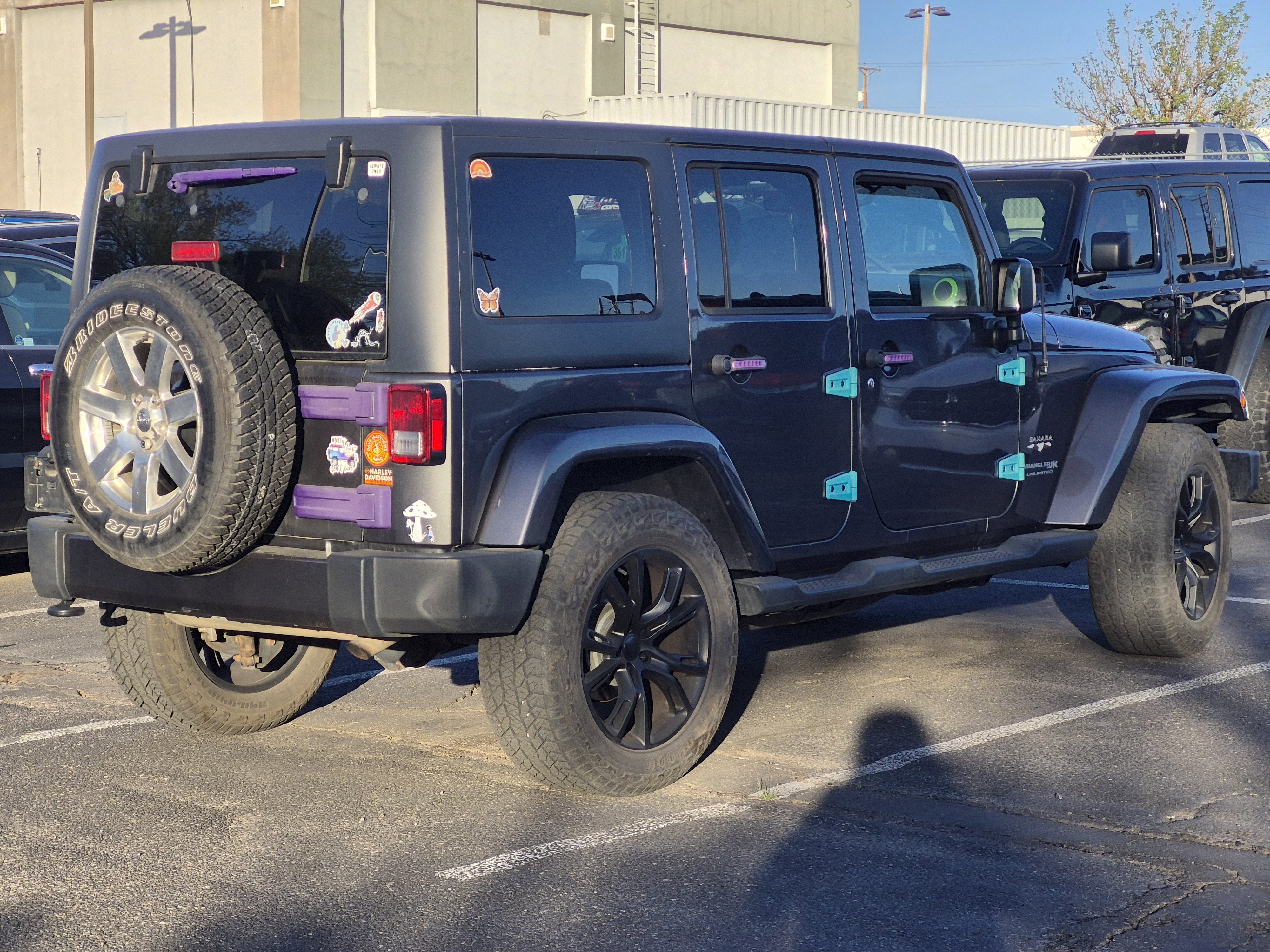 Used 2018 Jeep Wrangler Unlimited Sahara w/ Connectivity Group image 18