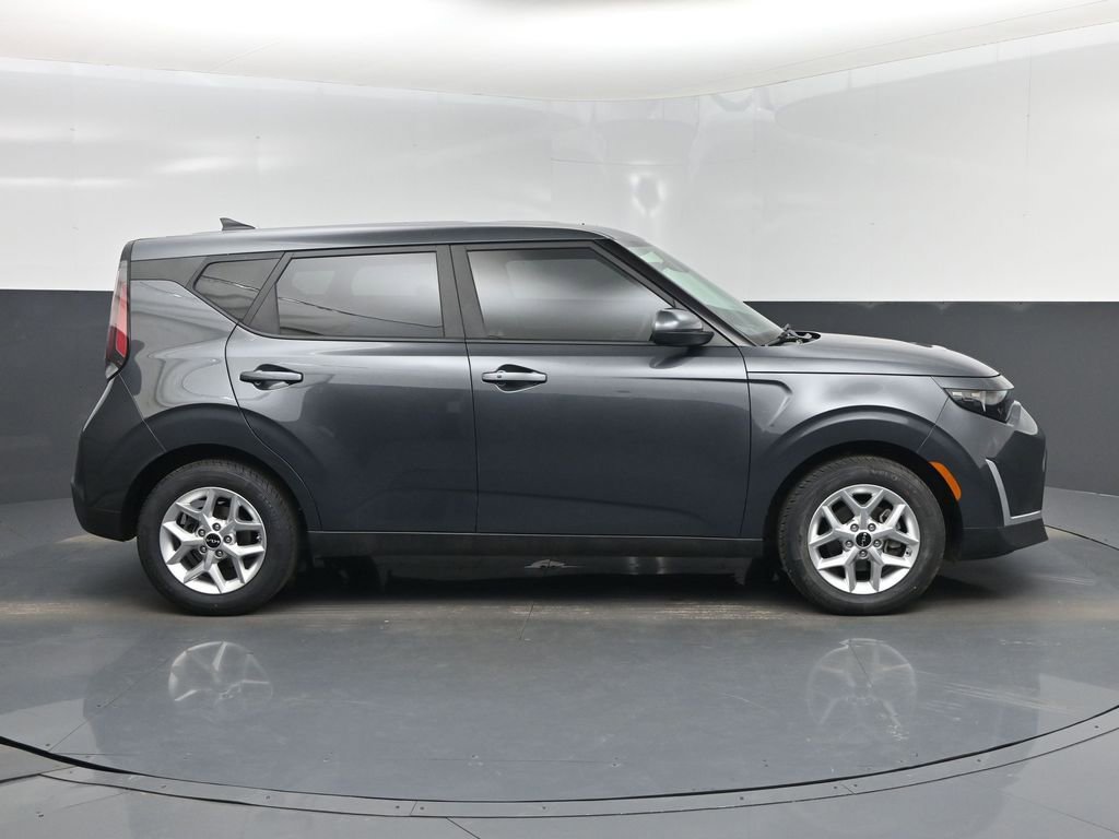 Used 2024 Kia Soul S image 2