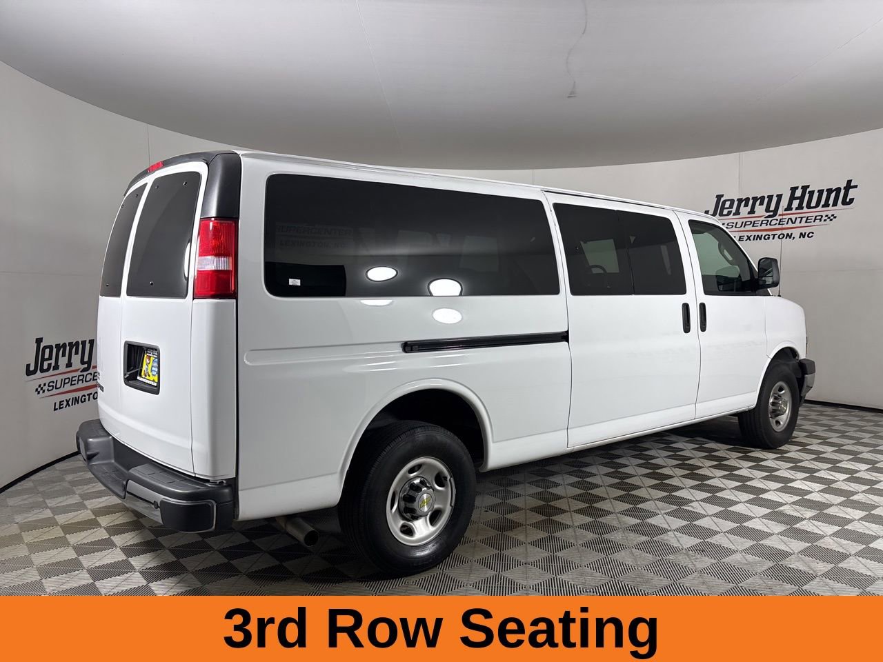 Used 2024 Chevrolet Express 3500 LT w/ LT Preferred Equipment Group RWD image 5