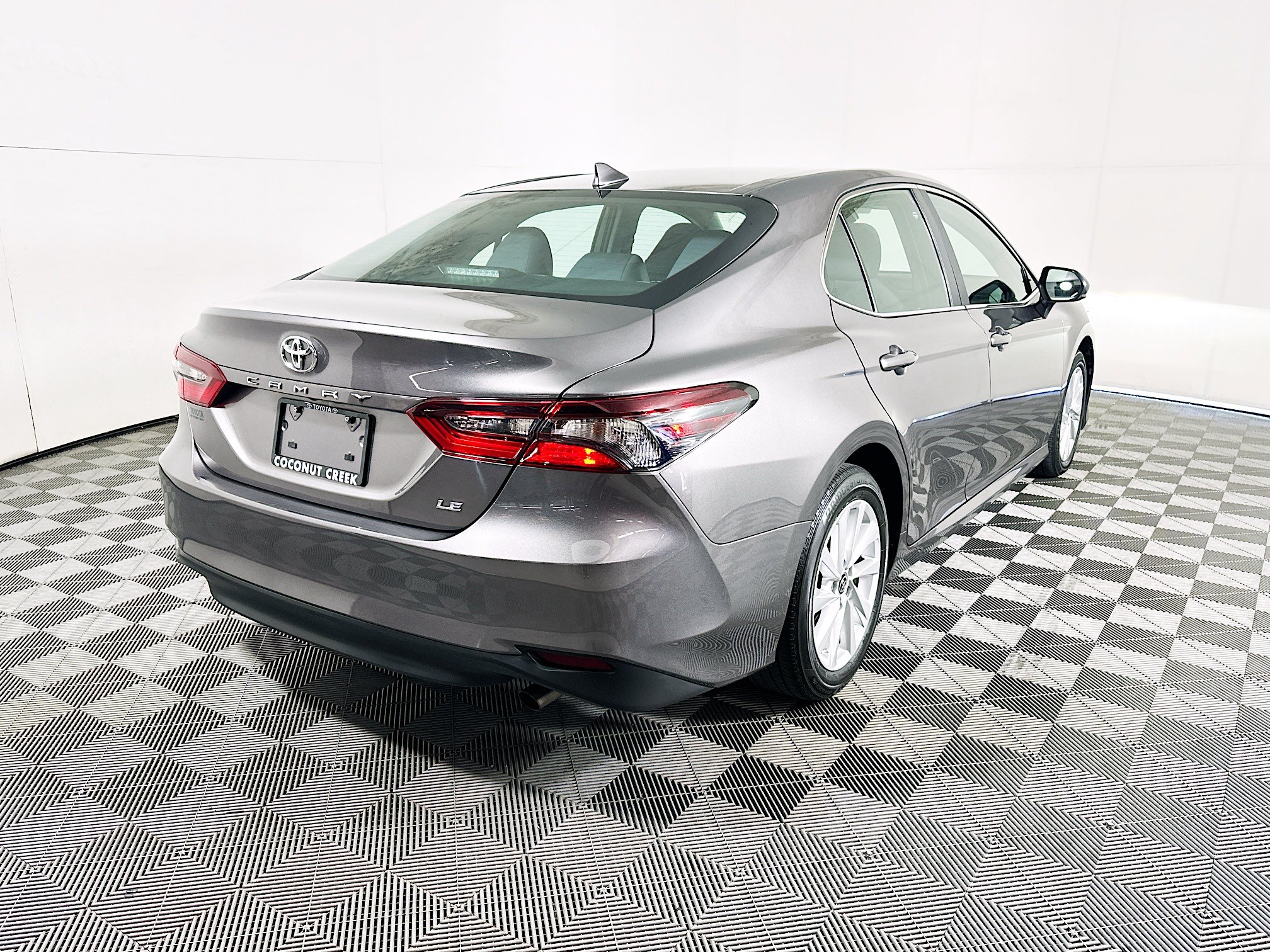 Used 2023 Toyota Camry LE FWD image 3