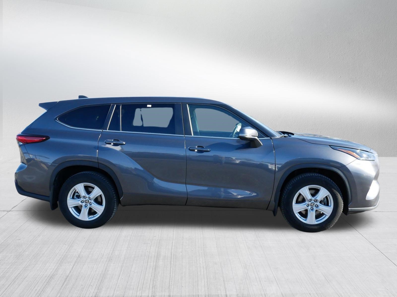 Used 2023 Toyota Highlander LE AWD/4WD image 8