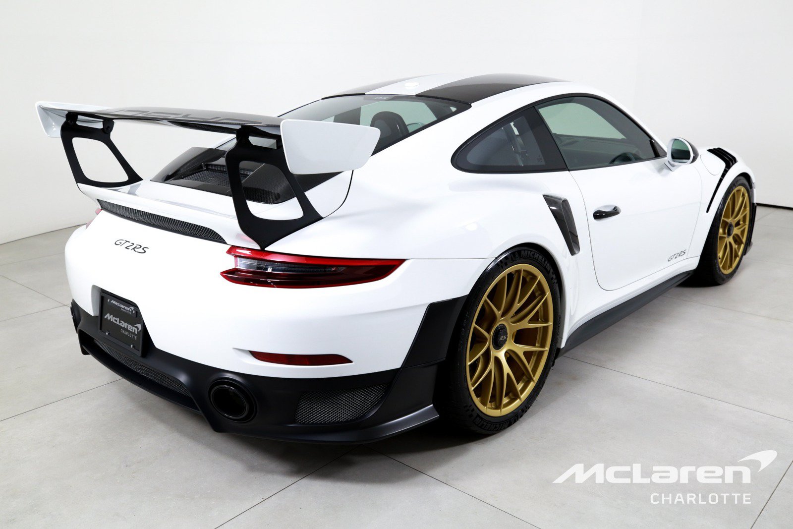 Used 2018 Porsche 911 GT2 RS w/ Weissach Package RWD image 8