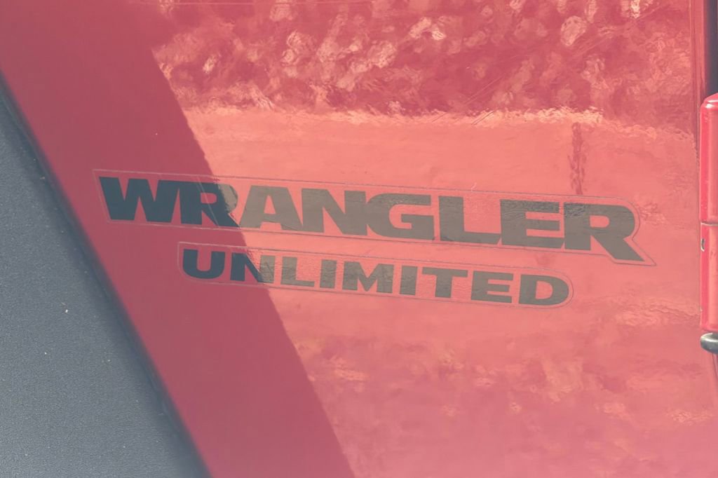Used 2014 Jeep Wrangler Unlimited Rubicon w/ Connectivity Group AWD/4WD image 26