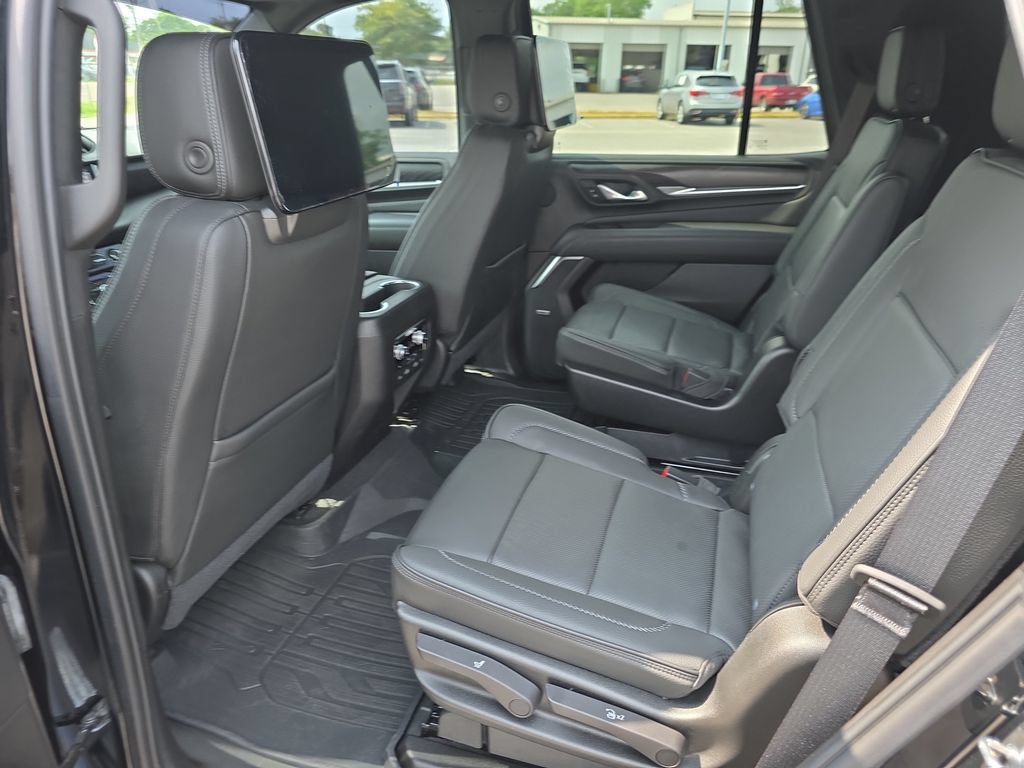 Used 2021 GMC Yukon Denali w/ Denali Premium Package RWD image 32