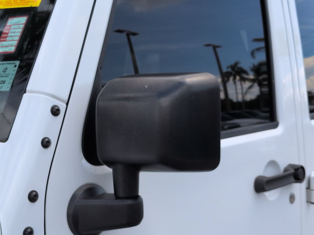 Used 2016 Jeep Wrangler Unlimited Sahara w/ Connectivity Group AWD/4WD image 12